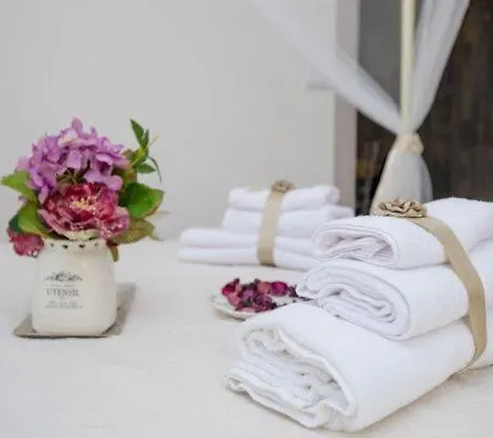 Elizabeth House Apartment *