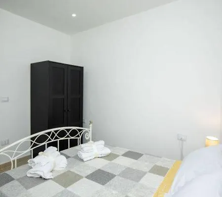 Elizabeth House Apartment